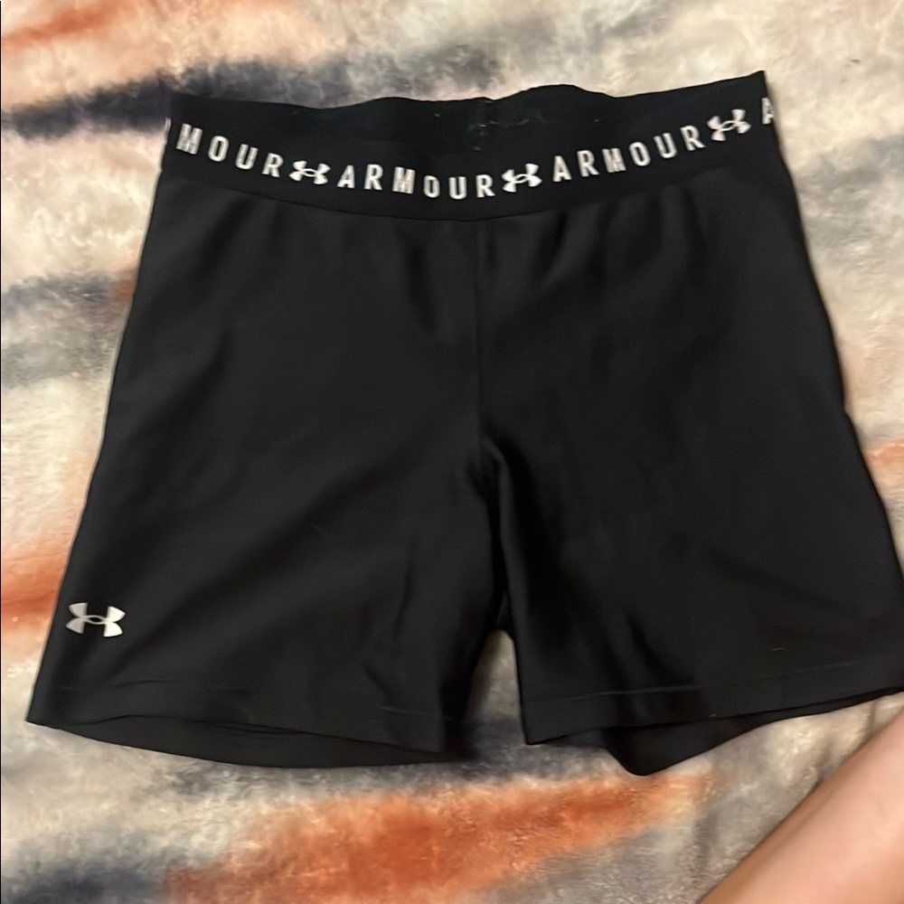 Under Armour Black Athletic Shorts Versatile Performance Wear